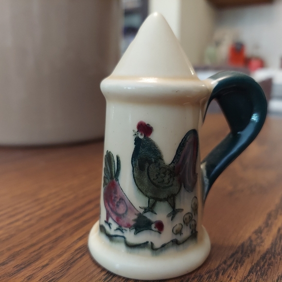 Salt & Pepper Set Homestead Provincial, Metlox-Poppytrail - Picture 5 of 7